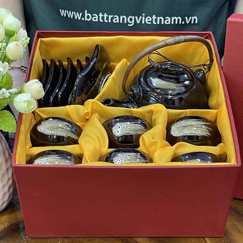 bo-am-chen-duoc-dat-chin-chu-trong-hop-xi-lot-lua