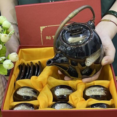 bo-am-chen-duoc-dat-trong-hop-xi-lot-lua-sang-trong