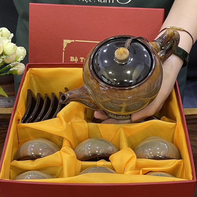 bo-am-chen-hoa-bien-men-vang-nau-dang-buoi-hoa-no-trong-long-chen-hb-10 (8)