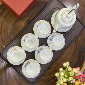 Bộ Trà Sứ Họa Tiết Hoa Cúc Vẽ Tay Vàng Kim Men Trắng VT-04