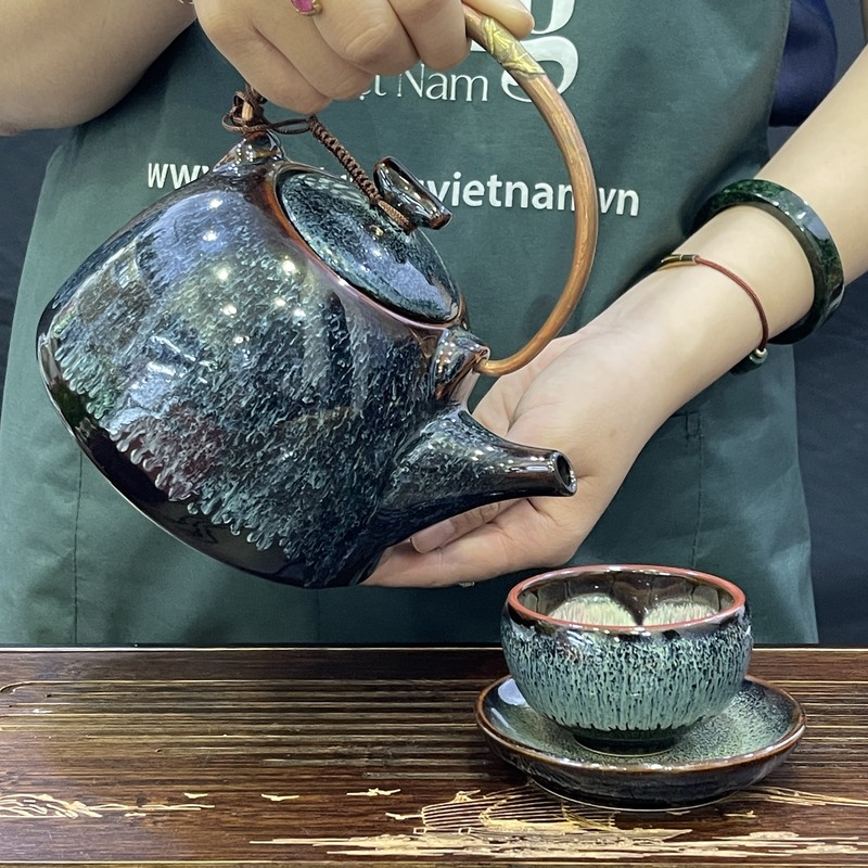 can-canh-lop-men-bong-xung-quanh-am-tra