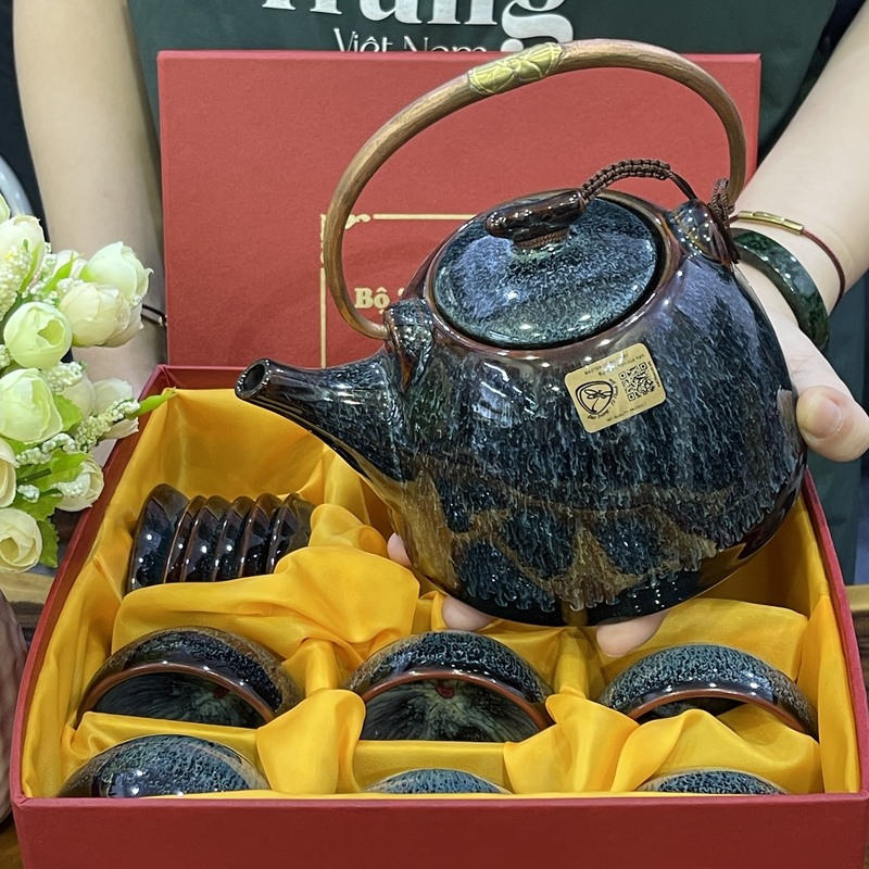am-chen-bat-trang-cung-cap-bo-am-chen-men-hoa-bien-in-logo-so-luong-lon-cho-doanh-nghiep